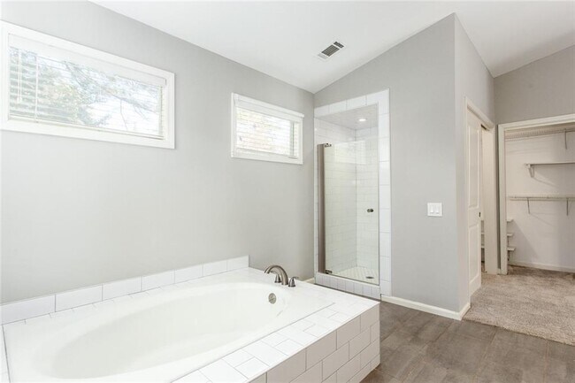 Building Photo - 820 Muirfield Trce