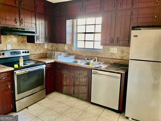 Building Photo - 152 Rountree Rd