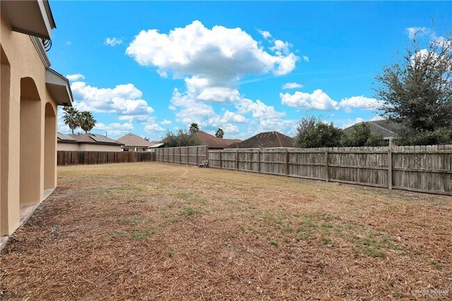 Building Photo - 3218 Lerma Dr