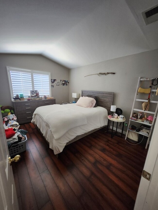 Building Photo - Rare rental in Sycamore Crossing!