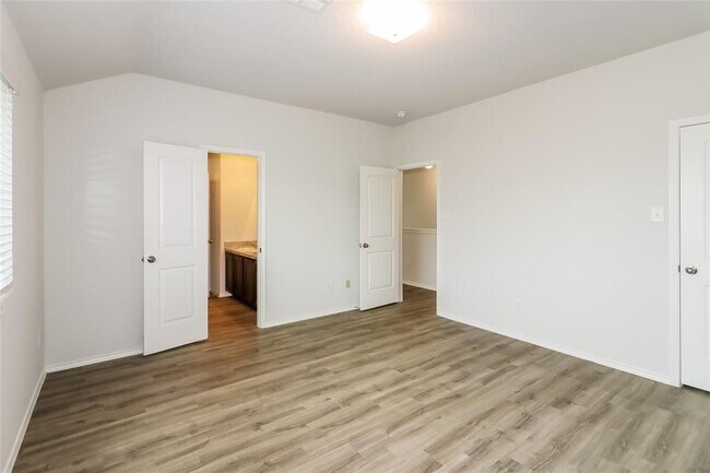 Building Photo - 24406 Amaldi Ct