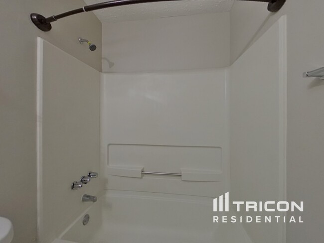 Building Photo - 531 Shefield Ct