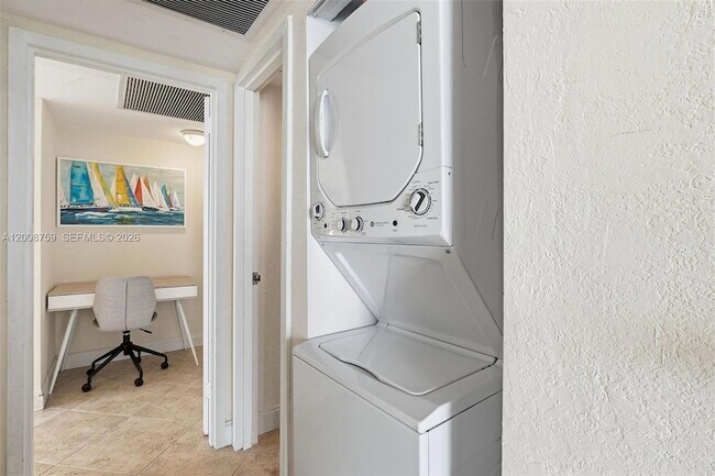 Building Photo - 2030 S Ocean Dr