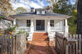 Building Photo - 1920s Historic 2-Bedroom Home Just MINUTES...