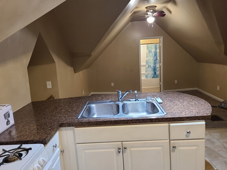 Primary Photo - 914 S Center St