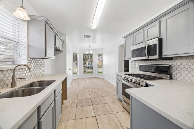 Building Photo - 2414 Kenbridge Dr