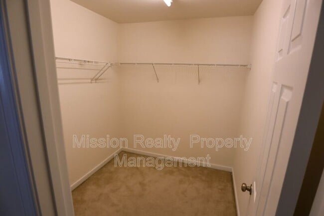 Building Photo - 1721 W Cary St