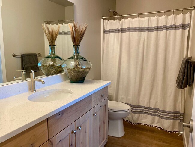 Building Photo - 63286 NW Ski Ln