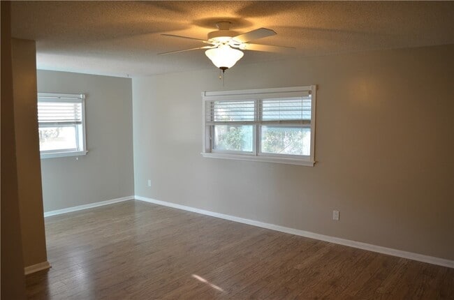 Building Photo - 1815 37th Ave
