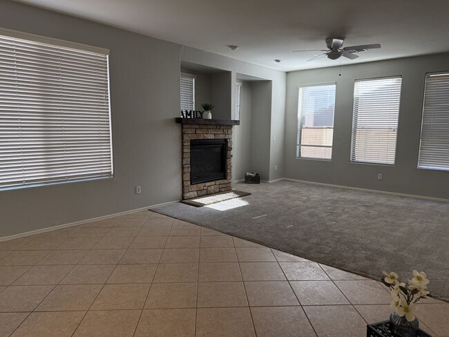 Building Photo - Spectrum rental in Gilbert!
