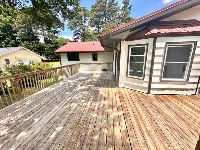 Building Photo - 2079 McDaniels Bridge Rd SW