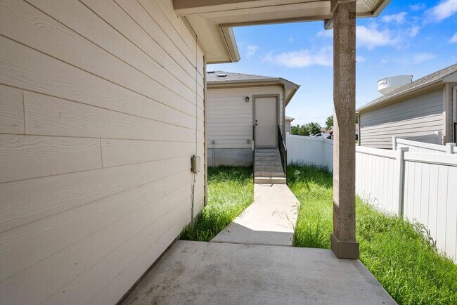 Building Photo - 711 Katmai Cir