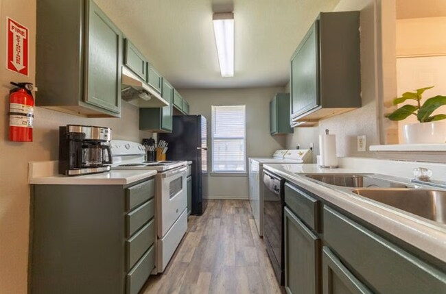 Building Photo - 5705 Greengate Dr