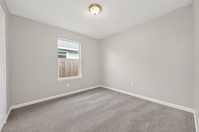 Building Photo - 7521 Dyer St