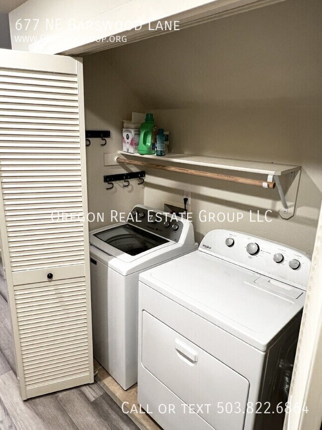 Building Photo - 677 NE Garswood Ln