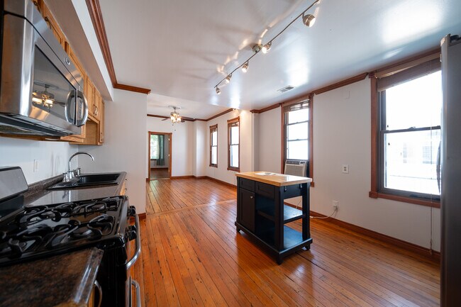 Building Photo - 1417 6th St NE