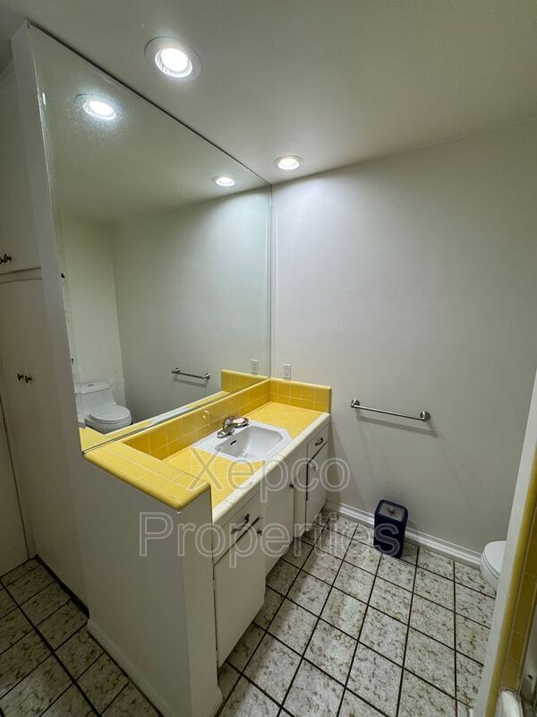 Building Photo - 430 Avenida Ortega