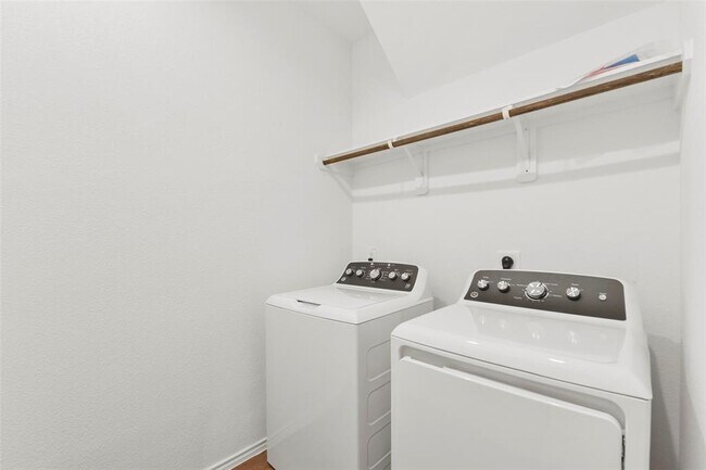Building Photo - 16002 Mersmann Rdg Ln