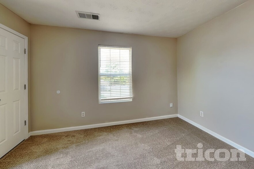 Building Photo - 517 Cathedral Dr