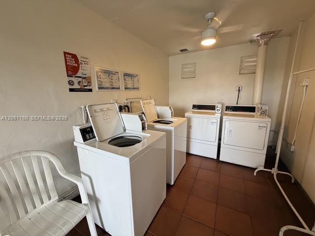 Building Photo - 465 S Royal Poinciana Blvd
