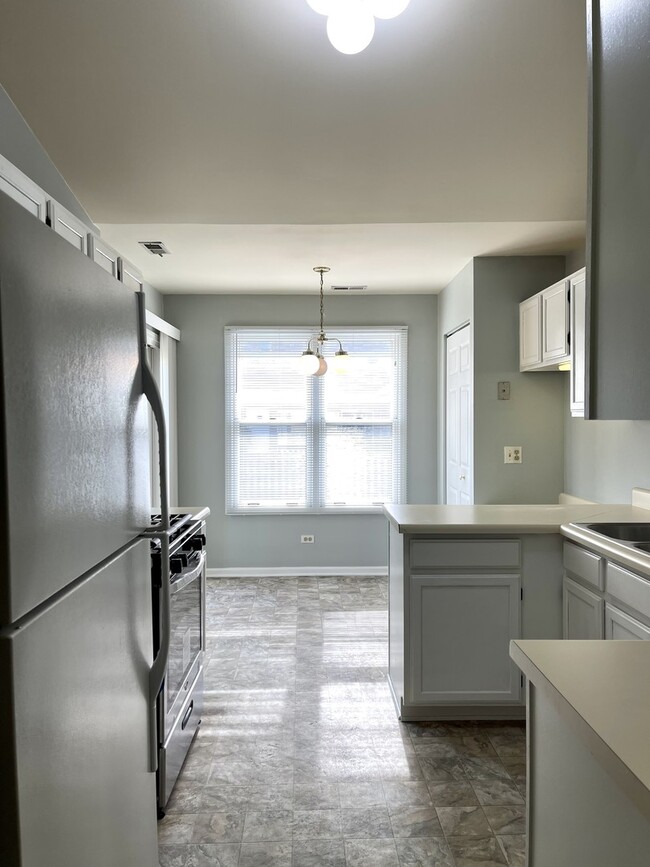 Building Photo - 1266 N Regency Dr