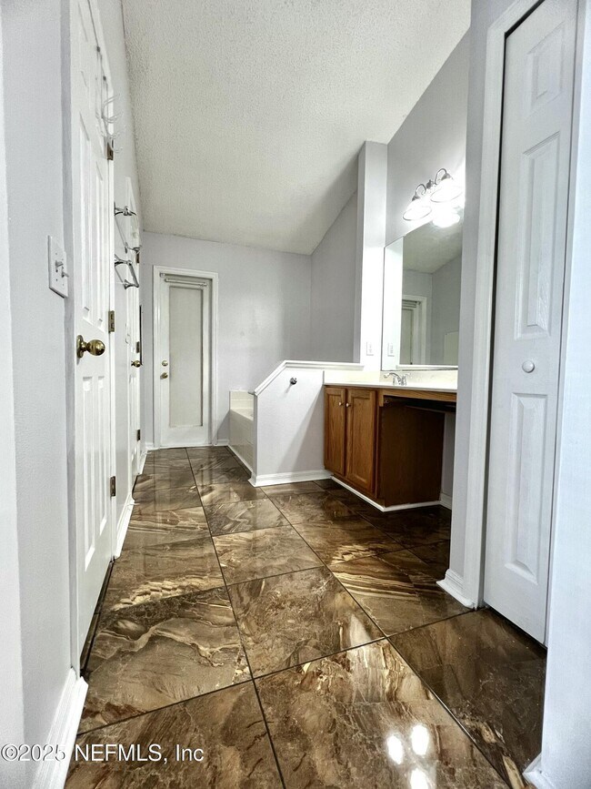Building Photo - 11395 Aston Hall Dr