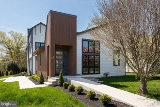 Building Photo - 61 Fisher Ave