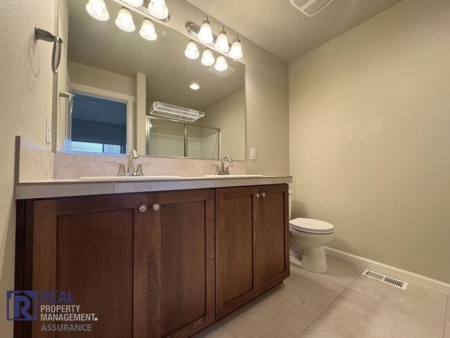 Building Photo - Spacious, well-designed Townhome in the River Terrace community!!