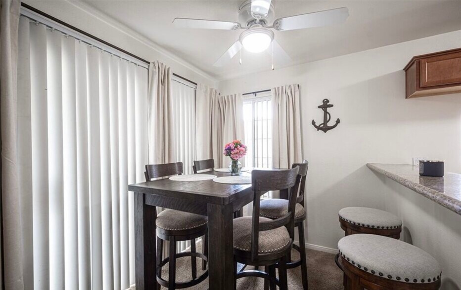 Building Photo - 2110 Sealion Dr