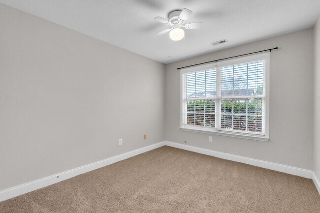 Building Photo - 3BR/2BA Home in Tyger Pointe with Bonus Room & Fenced Yard!