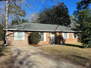 Building Photo - *Move-In Ready* 4 Bedroom 2 bath, Remodele...