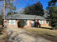 Building Photo - *Move-In Ready* 4 Bedroom 2 bath, Remodele...