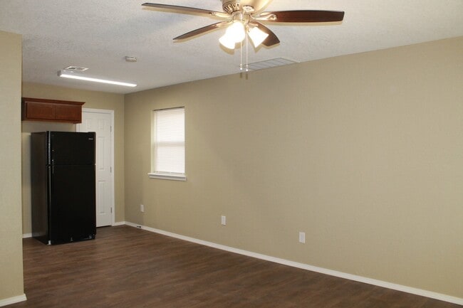 Building Photo - Much Better Than NEW!!! 3 beds, 1 1/2 Baths