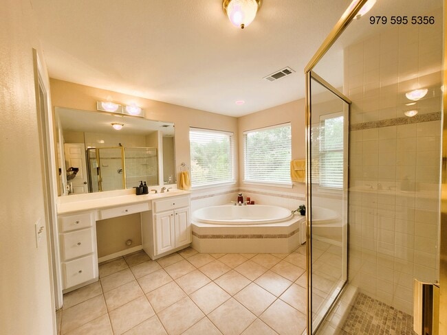 Building Photo - 8504 Young Ln