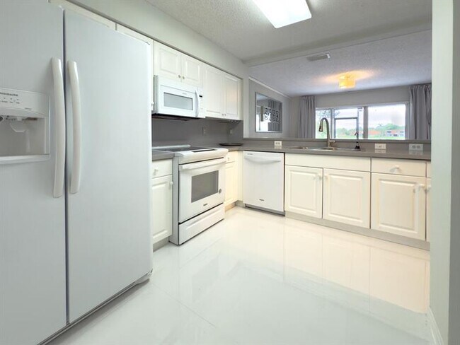 Building Photo - 1705 SW 110th Terrace