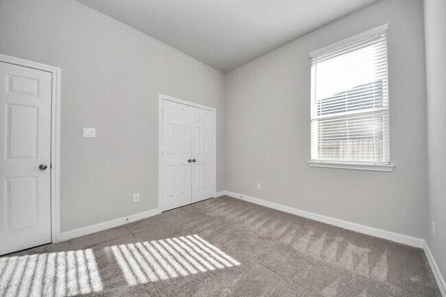 Building Photo - 2968 Golden Dust Dr