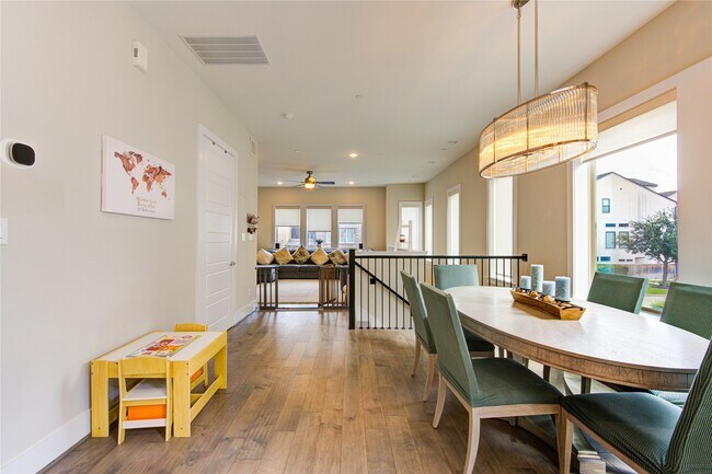 Building Photo - 2661 Fountain Key Blvd