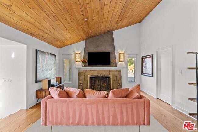 Building Photo - 2373 Tuna Canyon Rd