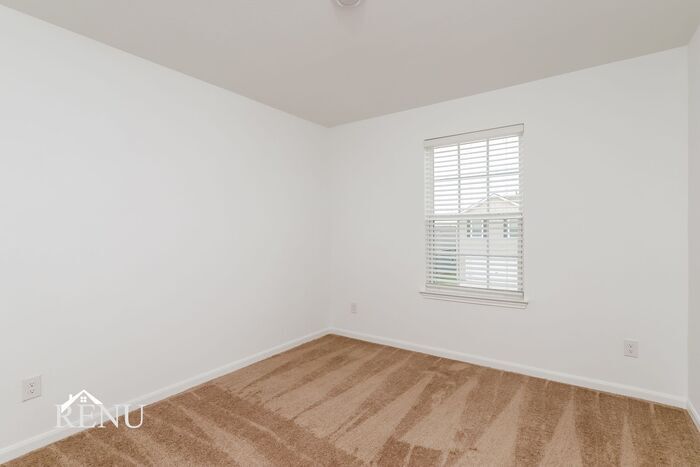 Building Photo - 3026 Jackson Smt