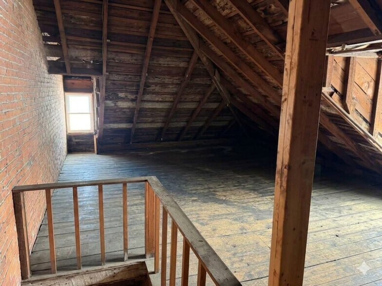 Building Photo - 901 W Main St