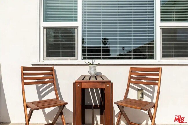 Building Photo - 1207 Reynolds Dr