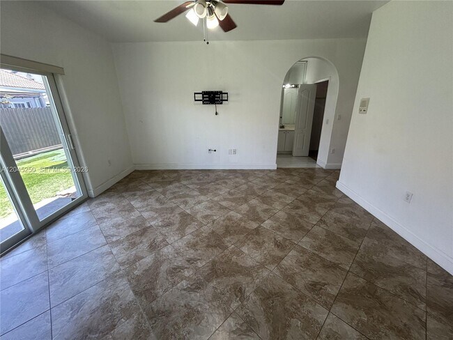 Building Photo - 8842 NW 142nd Ln