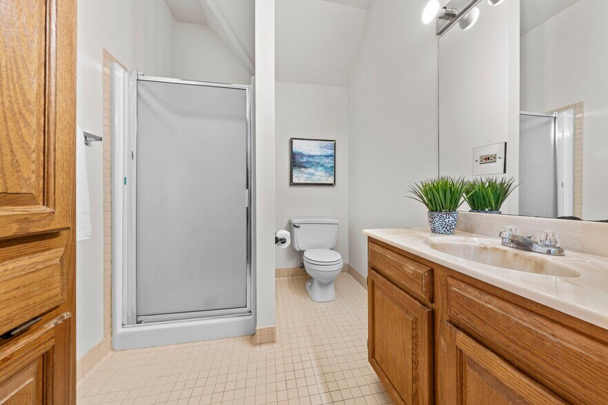 Building Photo - 325 Raleigh Ave