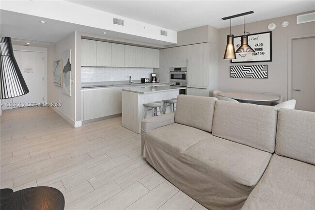 Building Photo - 4010 S Ocean Dr