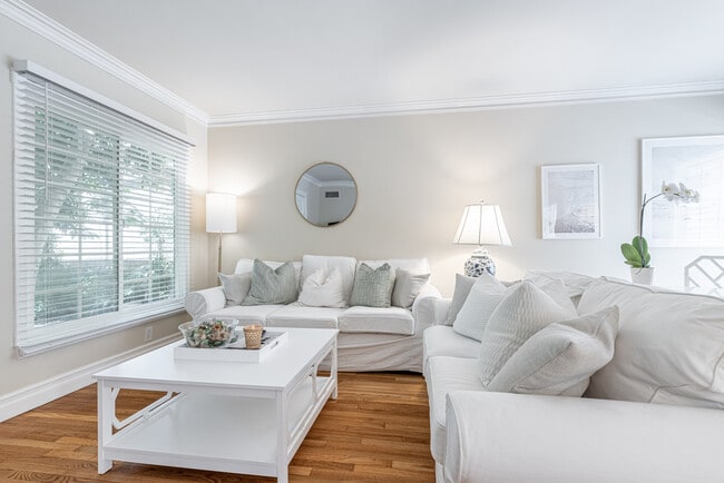 Building Photo - 1412 Kelton Ave