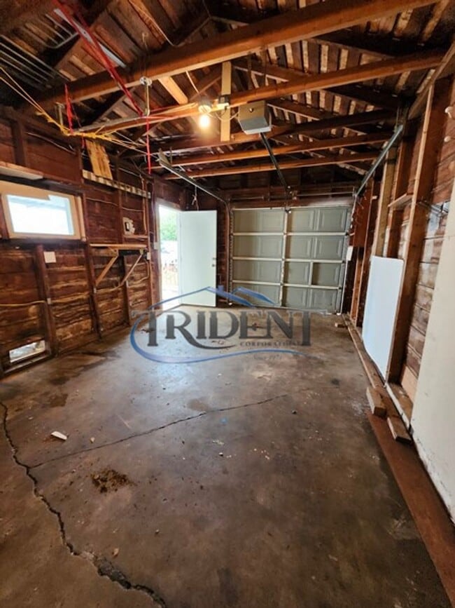 Building Photo - 831 I St