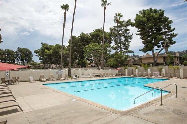 Building Photo - $2,000- 1 Bed / 1 Bath Condo located in Mission Plaza Complex in Mission Valley