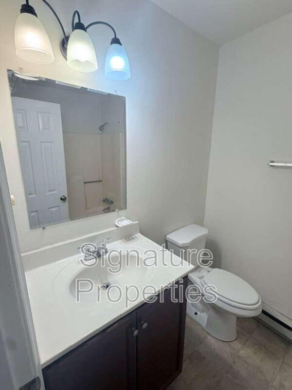 Building Photo - 4501 Bridgewood Rd