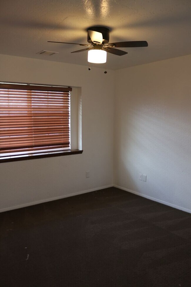 Building Photo - House for rent