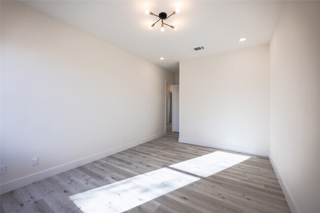 Building Photo - 5906 St Augustine St